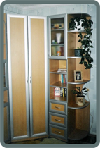 угловой шкаф в детскую с серебряным обрамлением