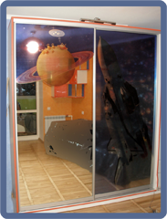 шкаф в детскую с космической тематикой 