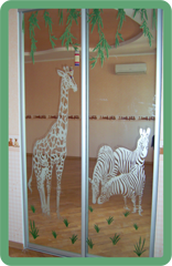 жираф и зебры, пескоструй и флок, зашивка ниши в детской