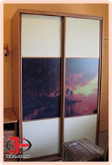 шкаф-купе в спальню с ратангом и аэрографией 