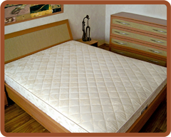 кровать с ратаном